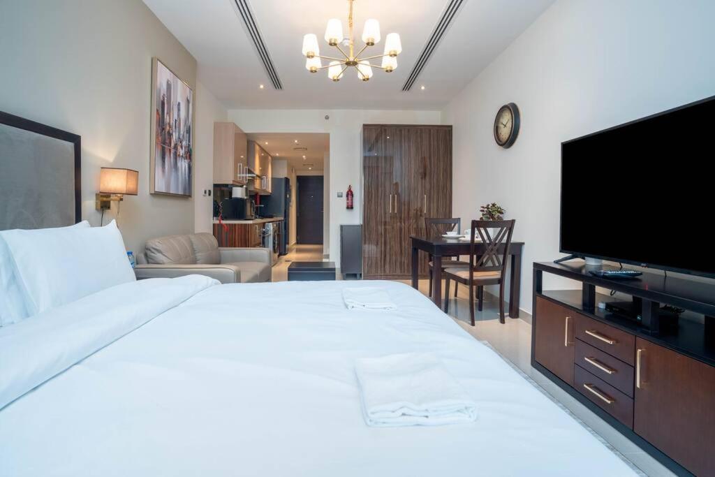 Jacuzzi, Pool And Gym - 5min From Burj Khalifa Apartamento Dubai