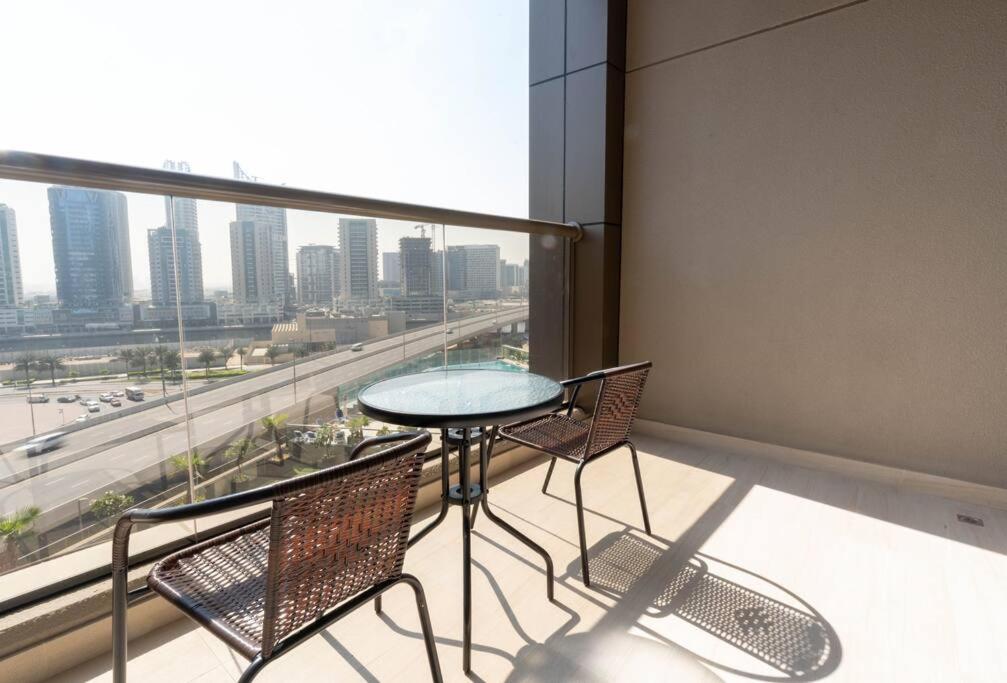 Jacuzzi, Pool And Gym - 5min From Burj Khalifa Apartamento Dubai