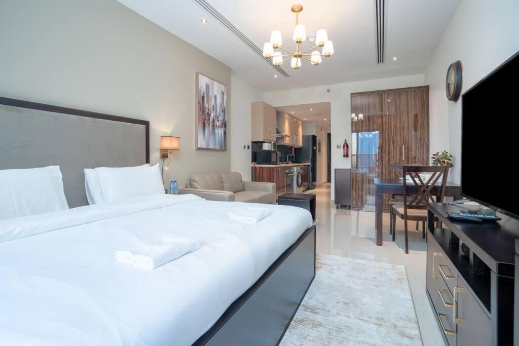 Jacuzzi, Pool And Gym - 5min From Burj Khalifa Apartamento Dubai