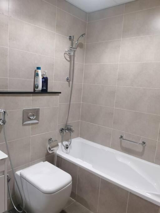 Appartement Gharfar 31715 Serene Teal Theme-high Floor-pool Dubaï