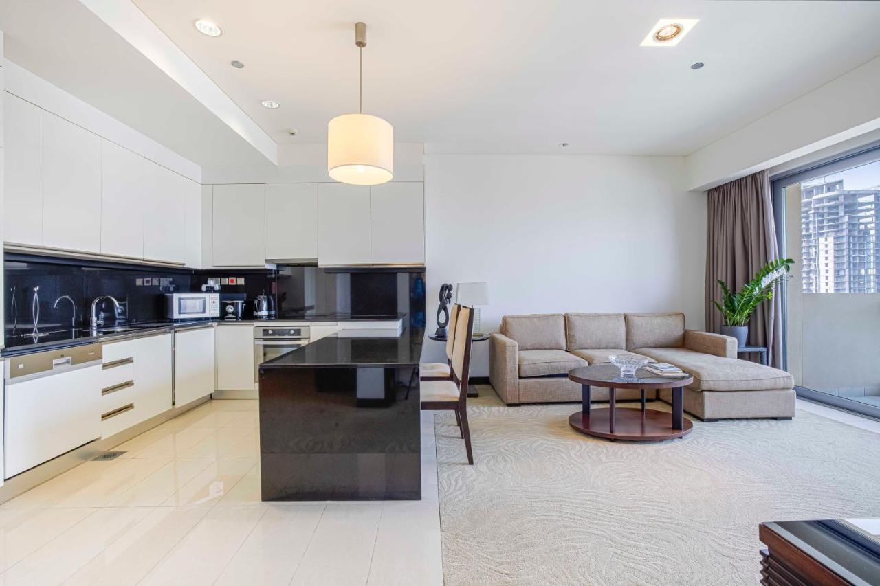 Daniels 1br At Address With Marina View Dubai