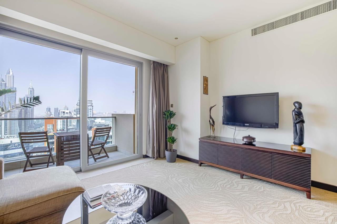 Daniels 1br At Address With Marina View Dubai