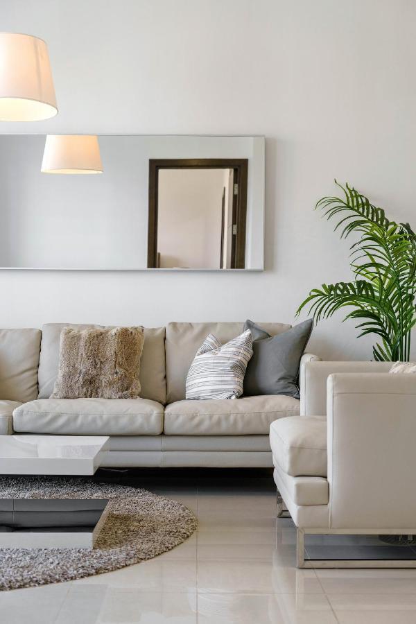 Appartamento & Comfy 1br W/ Marina Views / Walk To