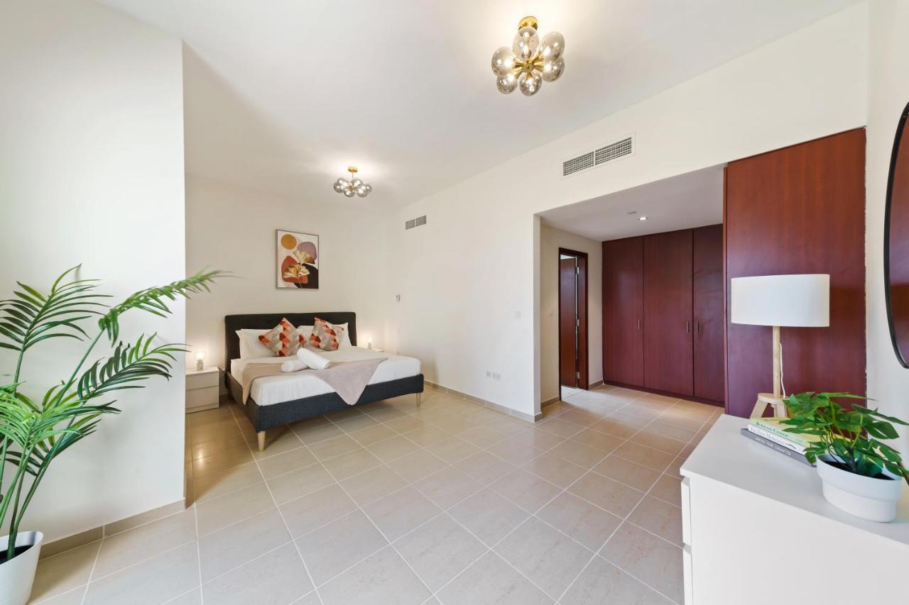 Large Jbr 2br W/ Balcony / Heart Of Marina Appartement