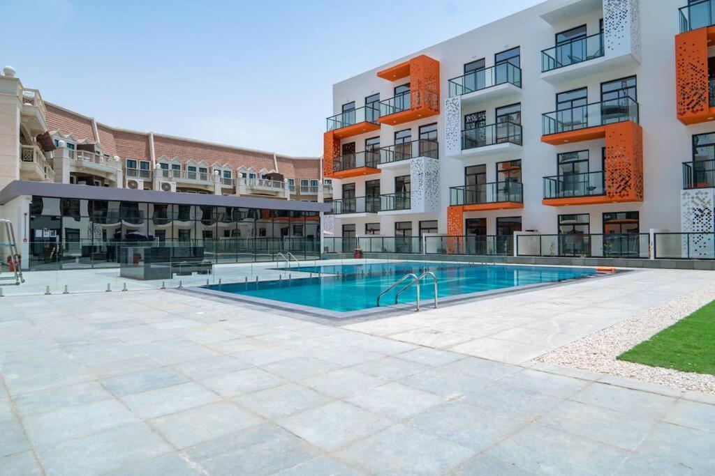 Restful With Private Terrace By The Pool Dubaï