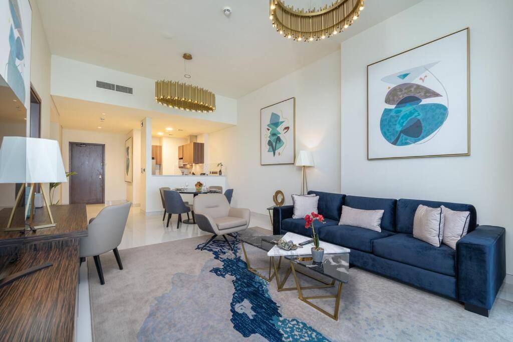 Apartment Exquisite Minutes Away From The *