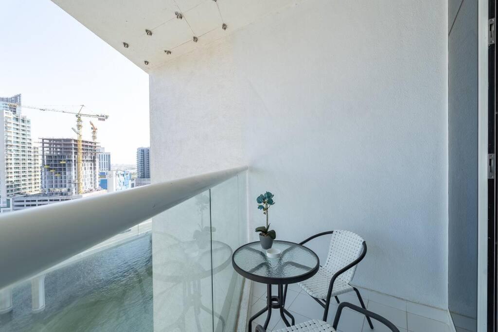 Modern Studio With Prime View Of Canal Appartement