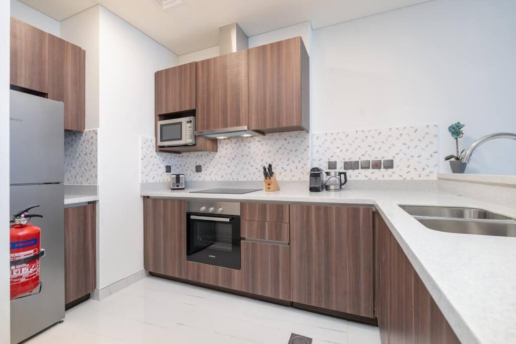 Apartment Exquisite Minutes Away From The Dubai