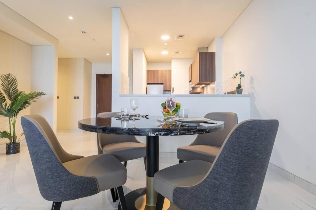 Appartement Exquisite Minutes Away From The Dubaï