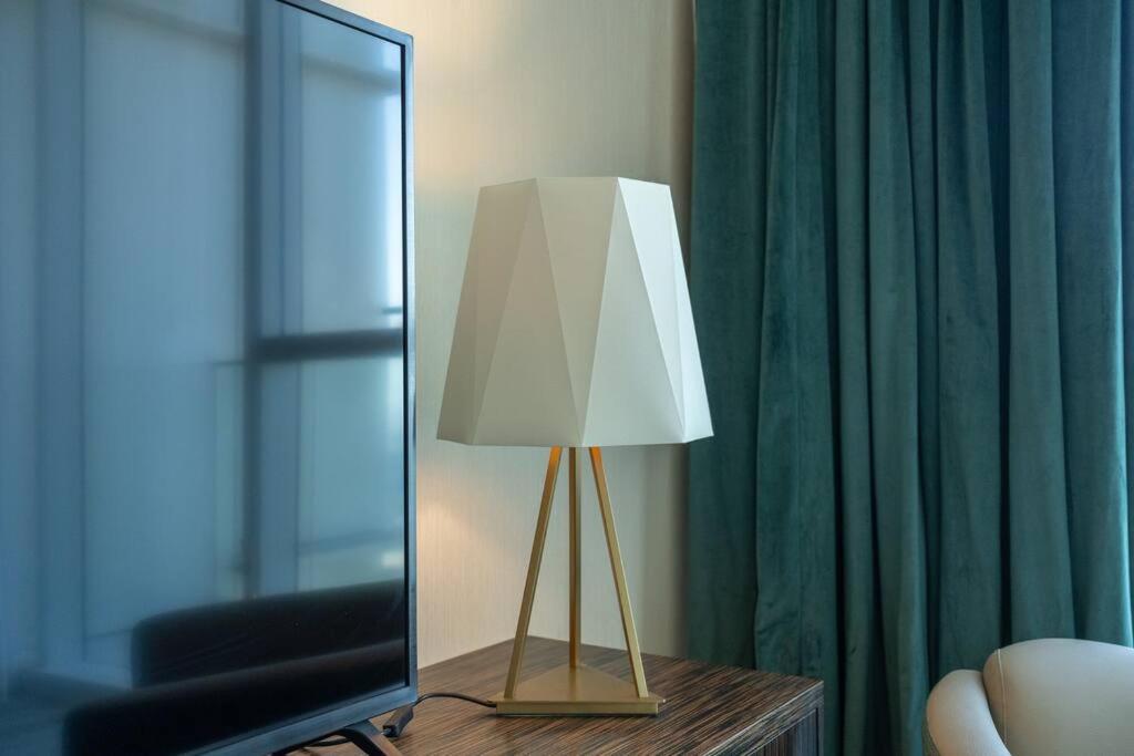 Apartment Exquisite Minutes Away From The Dubai