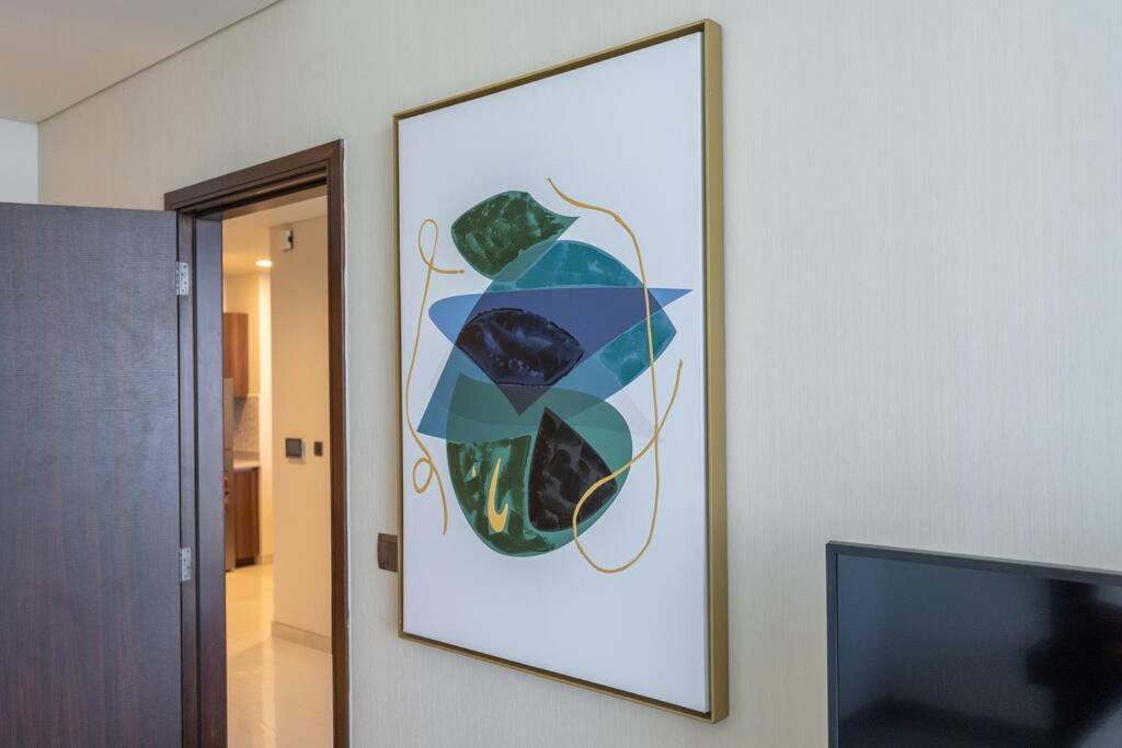 Apartment Exquisite Minutes Away From The Dubai