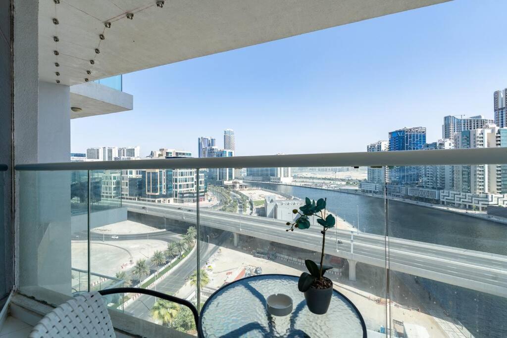 Modern Studio With Prime View Of Canal Appartement