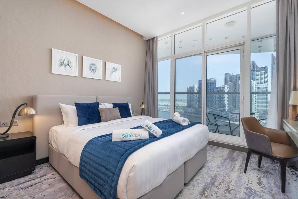 Modern Studio With Prime View Of Canal
