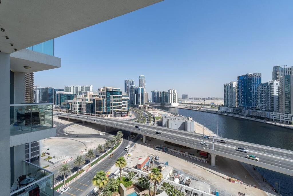 Modern Studio With Prime View Of Canal