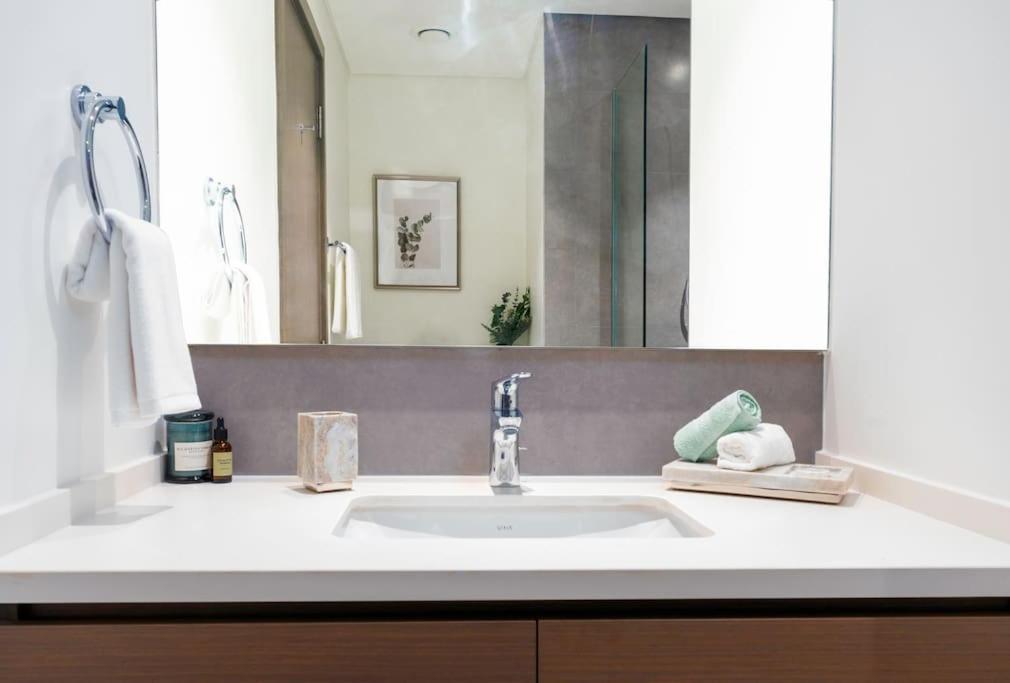 On Off Hh- Creek Harbour-lavish Parisian 2 Br * Dubái