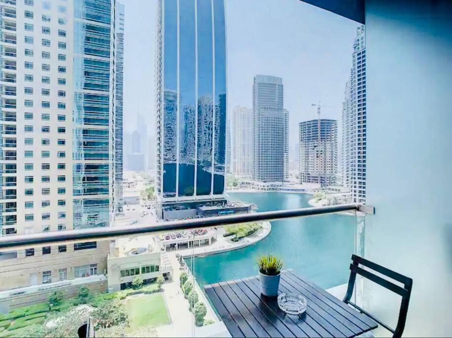 Lejlighed Luxury Modern In Jlt With Amazing View & Rooftop Pool - Sleeps 3 *