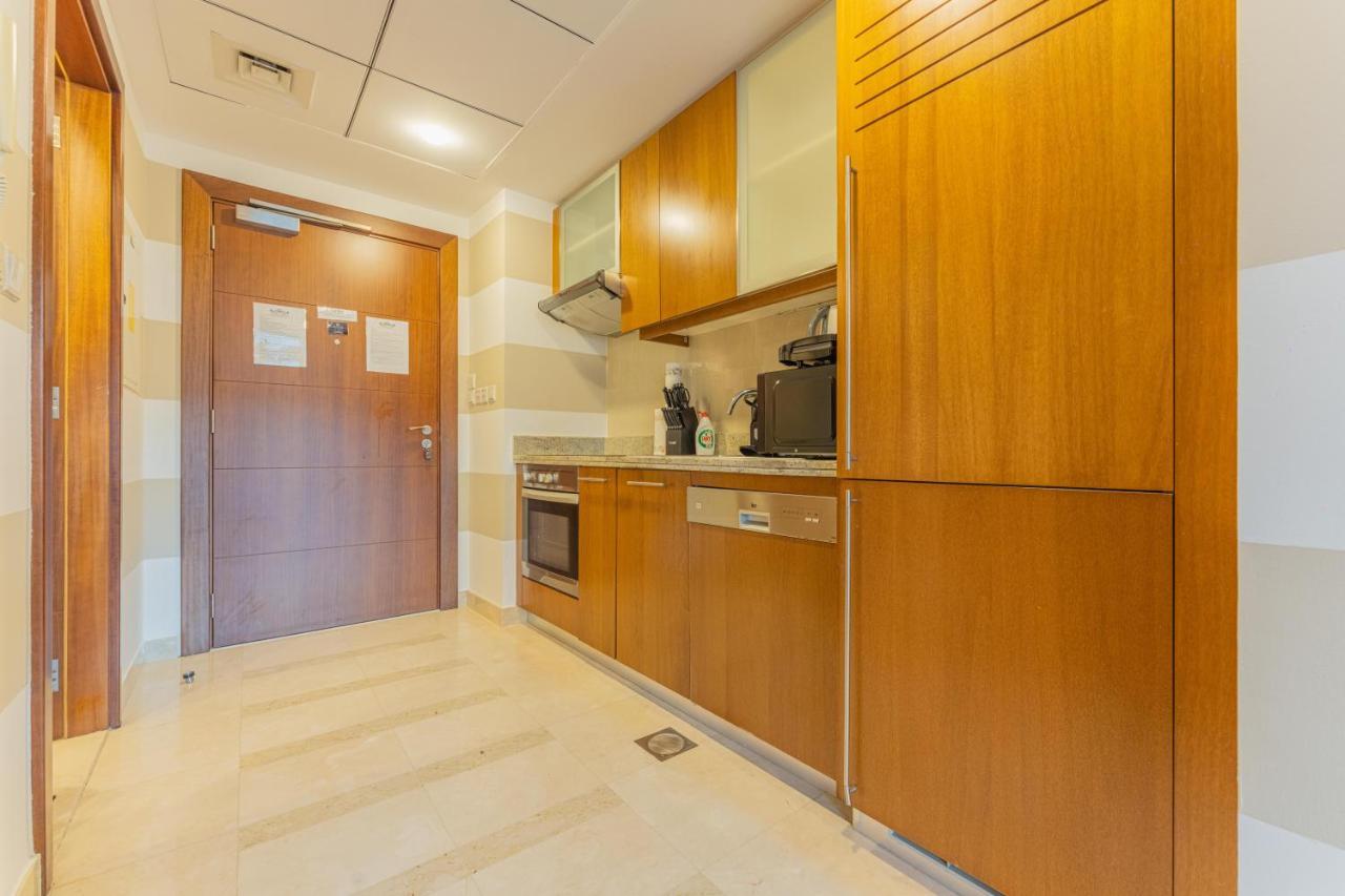 First Class Studio With Downtown Boulevard View
