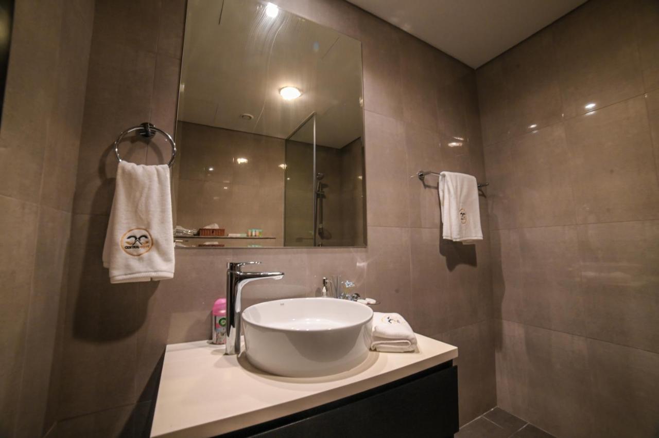 1bhk With Canal View Damac Merano Business Bay Feriehus
