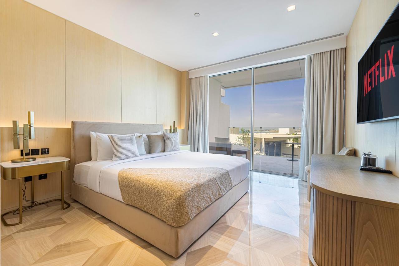 Daniels Five Palm Sea View 2br With Maids Apartment