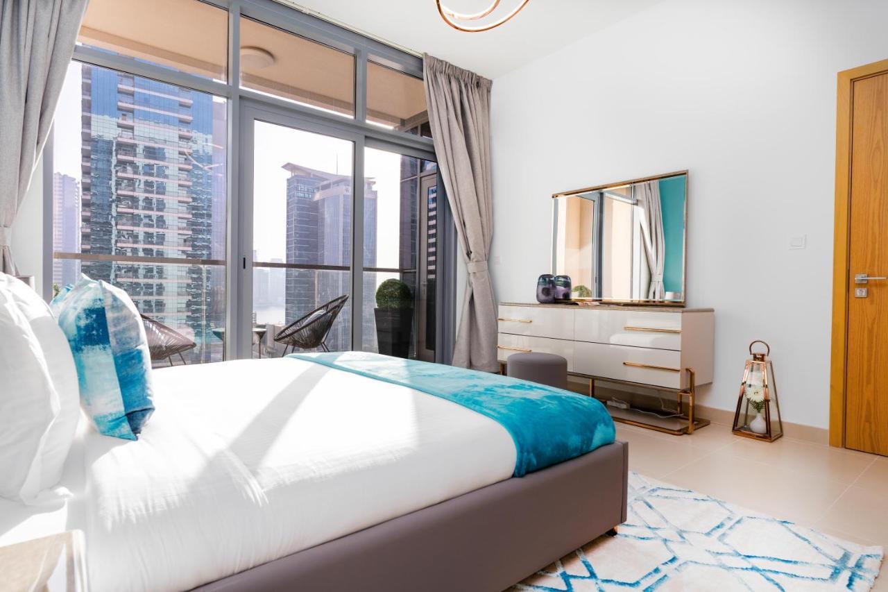 Ultimate Bay View: Burj Khalifa Pool Retreat Apartment Dubai