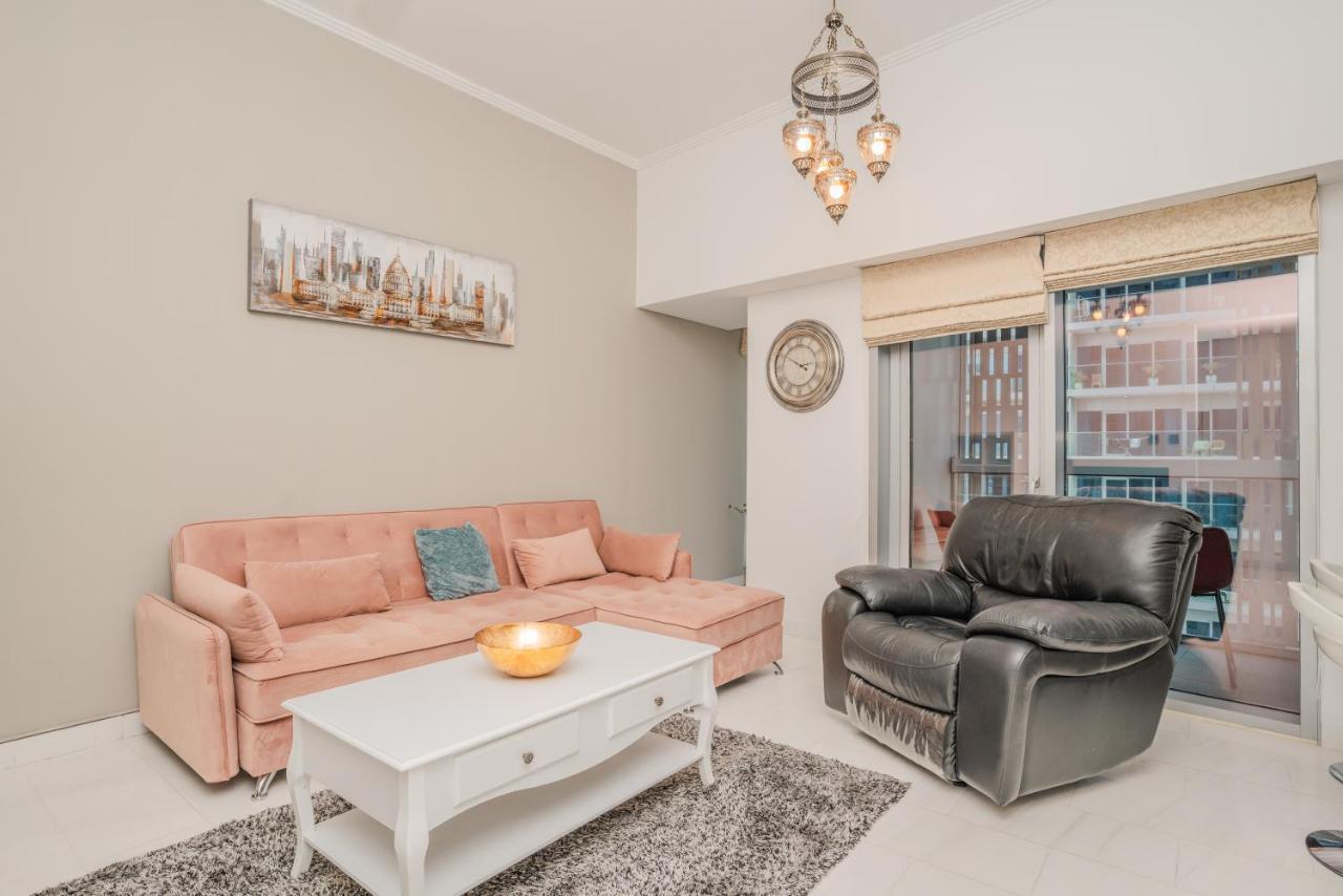 Large 2 Bedroom, Pool And Gym Access, Cayan Tower Dubai