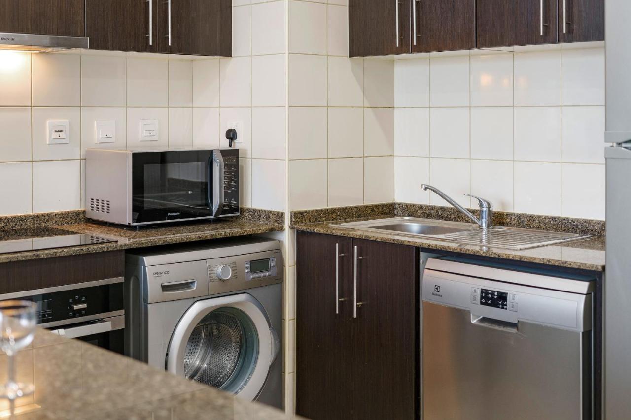 & Comfy 1br W/ Marina Views / Walk To