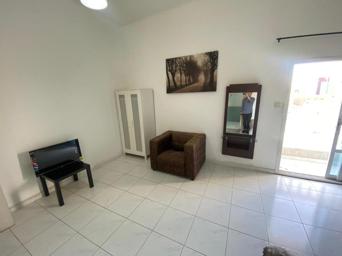 Comfortable Private In Compound Housing Pensión Dubái