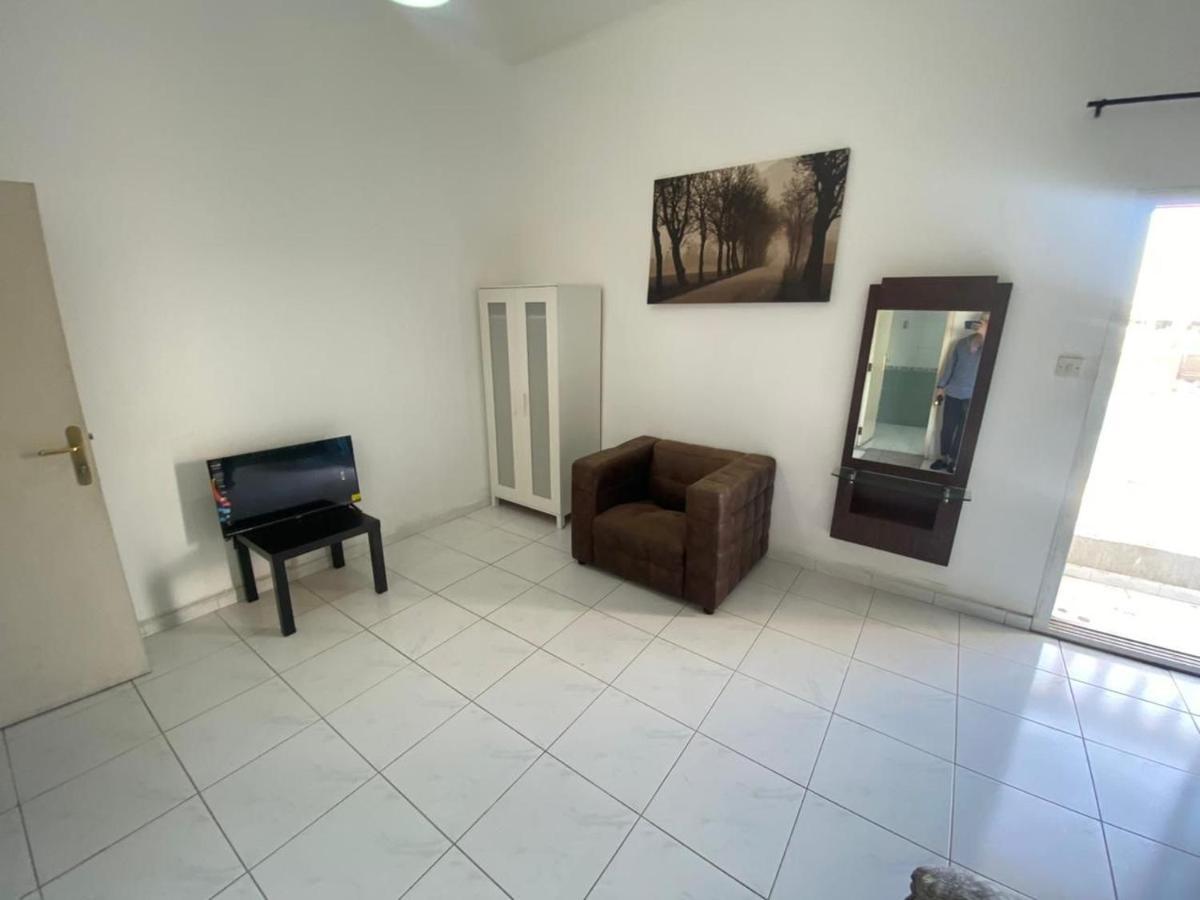Pensión Comfortable Private In Compound Housing