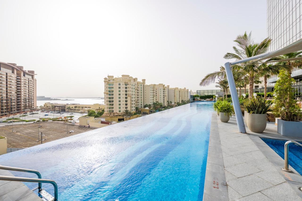Ultra Luxury Palm Tower With Shared Facilities Dubái