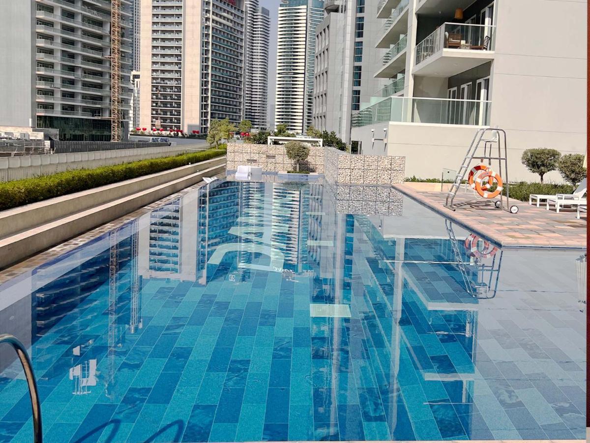 Cosmos Living Business Bay Downtown Apartemen Dubai