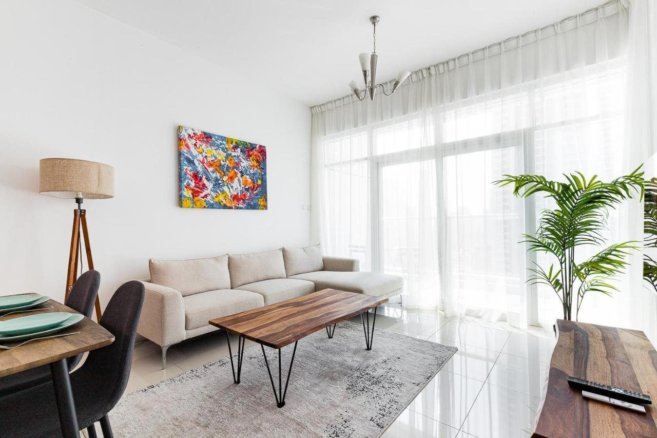 Semesterbostad Lovely Unit With Marina View Dubai
