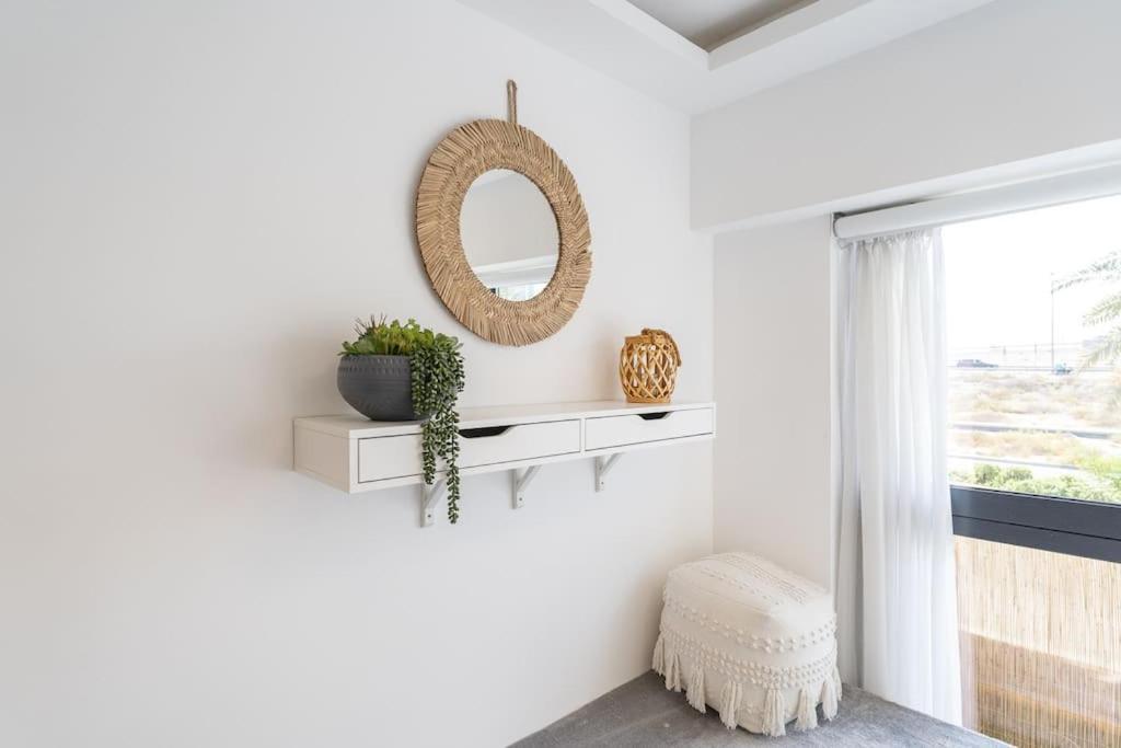 Apartament Tropical Loft With Working Station In Jvc Dubai