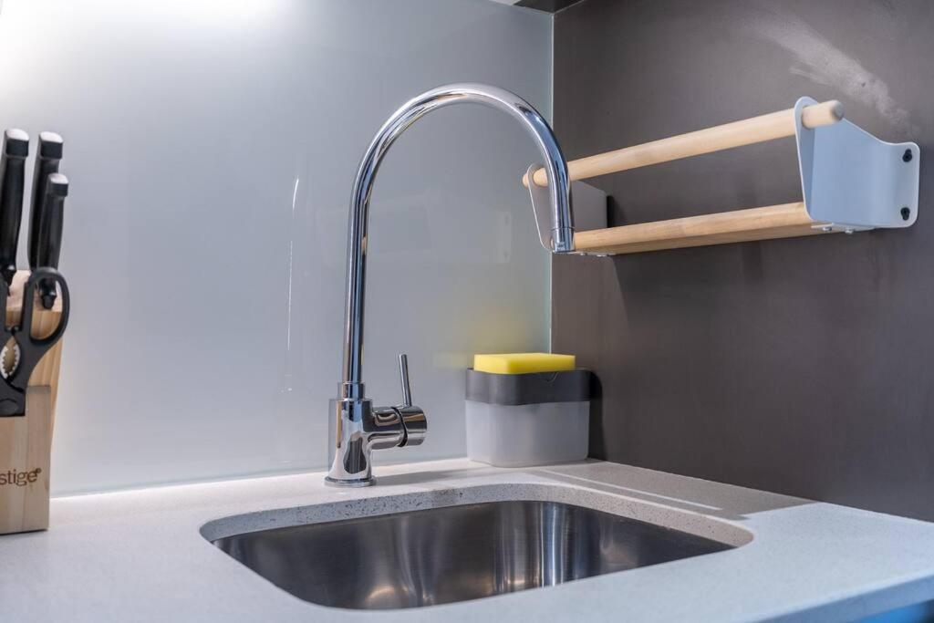 Apartament Tropical Loft With Working Station In Jvc