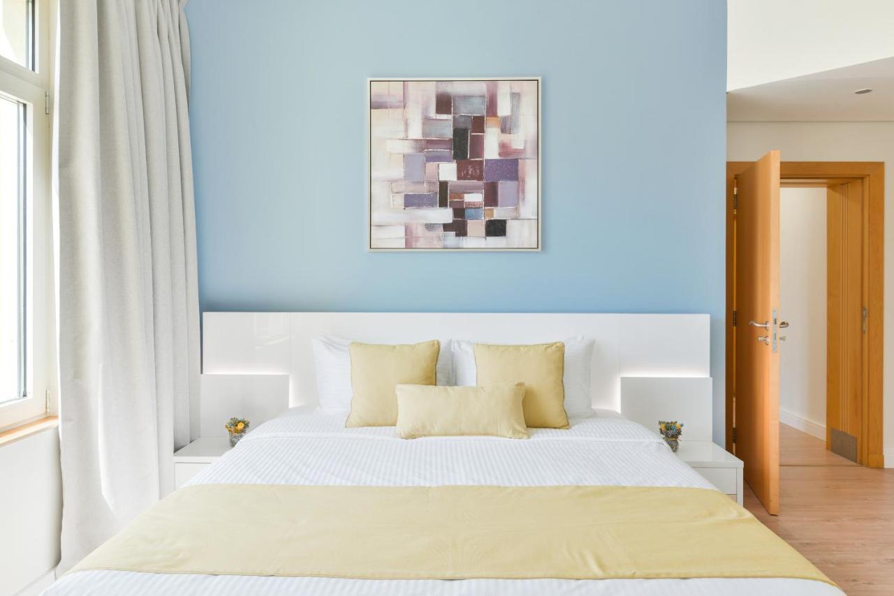 Shoreline - Beachfront Luxury Palm Jumeirah - Free 5* Access Apartment