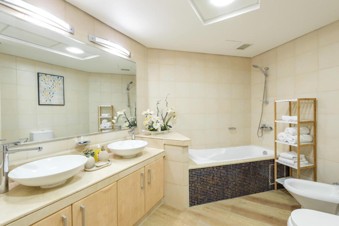 Shoreline - Beachfront Luxury Palm Jumeirah - Free 5* Access * Dubai