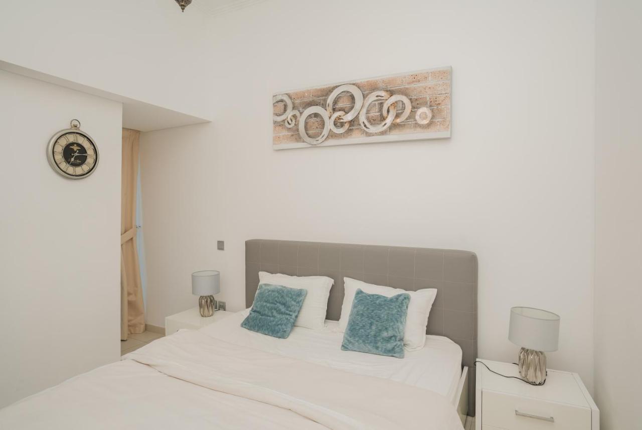 Large 2 Bedroom, Pool And Gym Access, Cayan Tower Apartamento