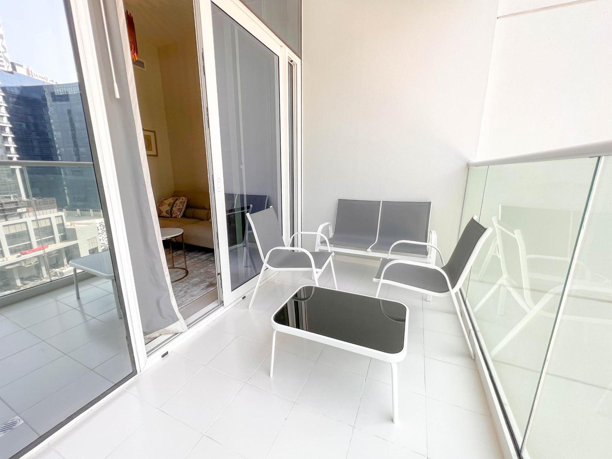 Cosmos Living Business Bay Downtown Apartemen Dubai