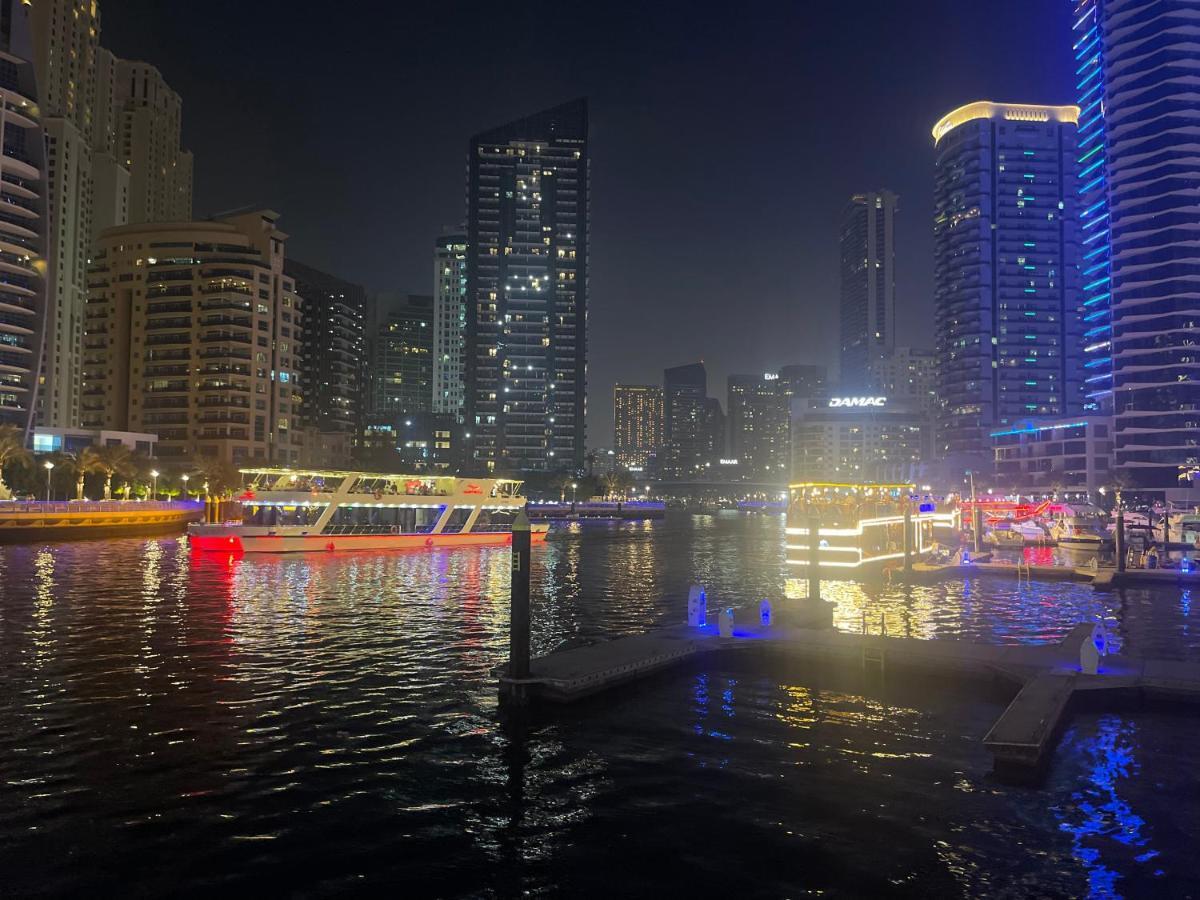 Private Gorgeous With Marina View With Shared Kitchen In Shared Dubai