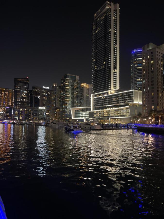 Private Gorgeous With Marina View With Shared Kitchen In Shared *