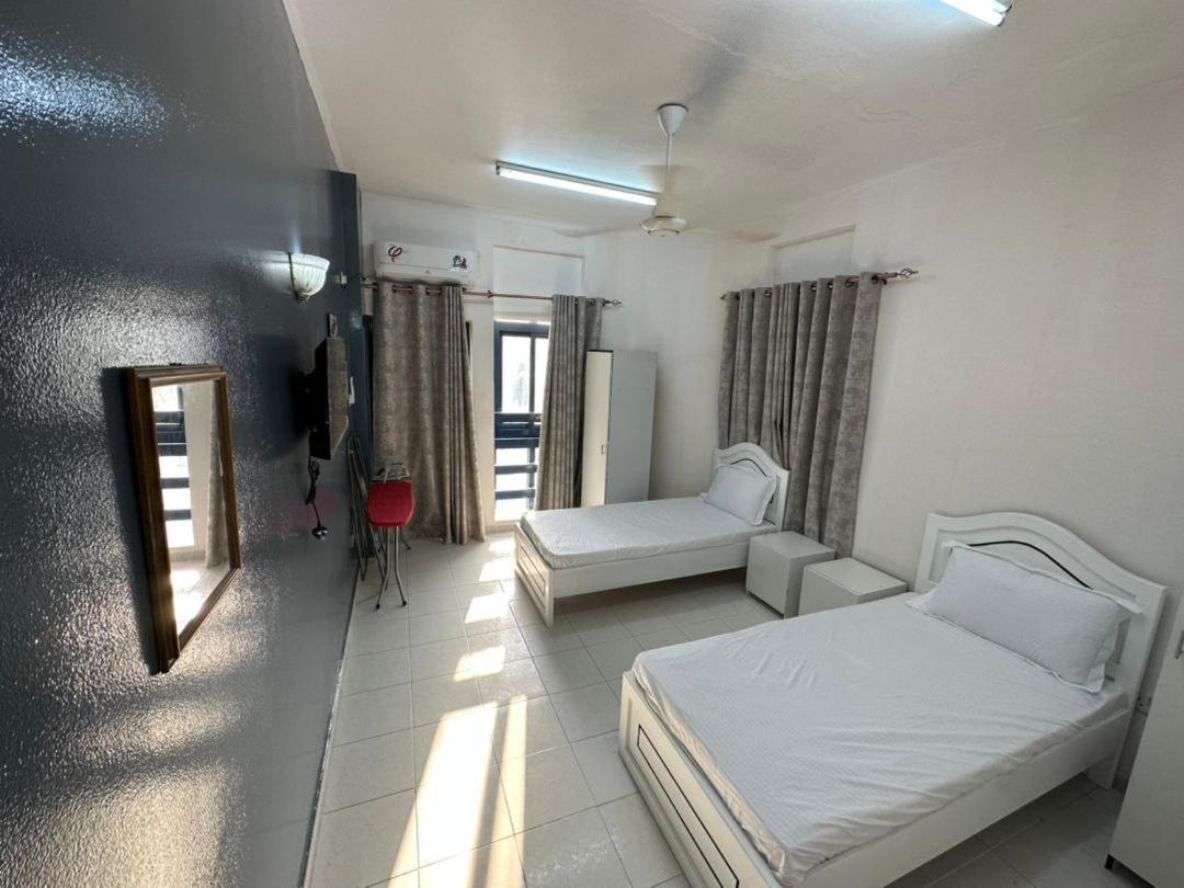 Low Priced New Residential For Rent In Near Dafza Metro Station * Dubái