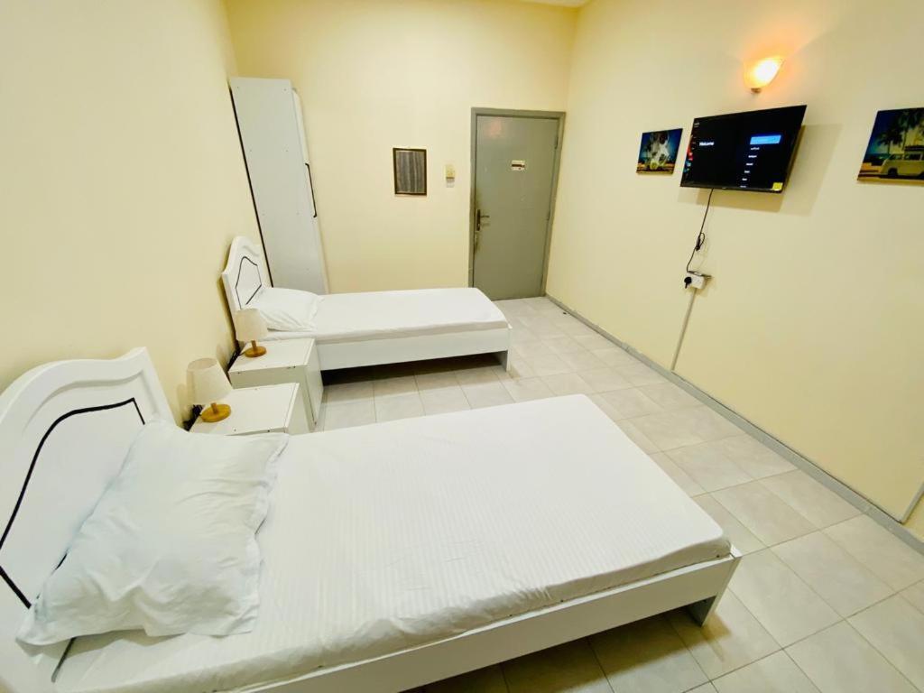 Apartamento Low Priced New Residential For Rent In Near Dafza Metro Station *