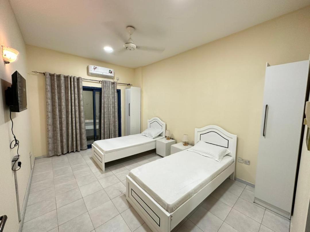 Apartamento Low Priced New Residential For Rent In Near Dafza Metro Station Dubái