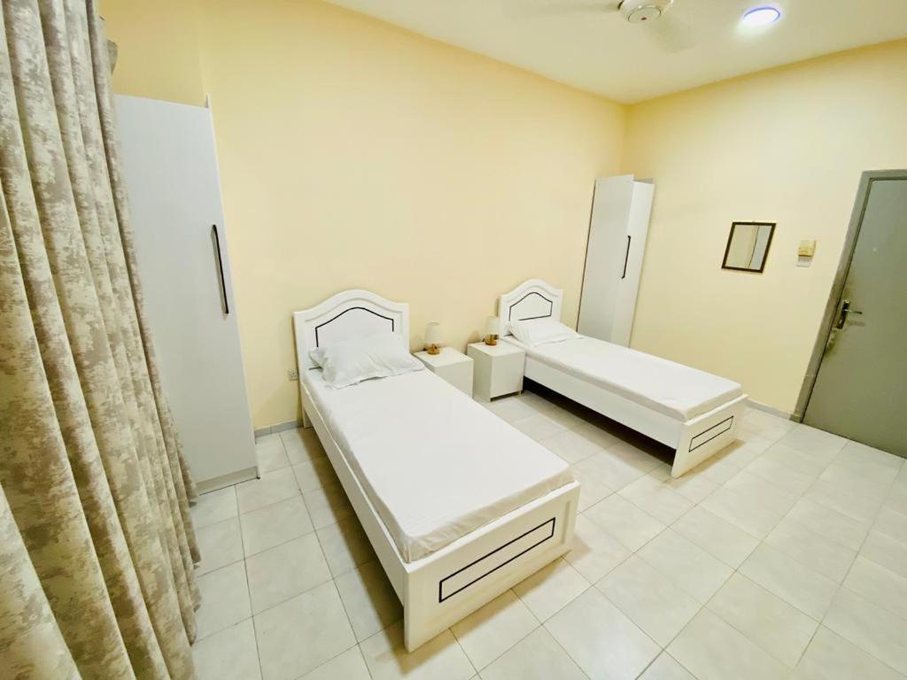 Low Priced New Residential For Rent In Near Dafza Metro Station Apartamento
