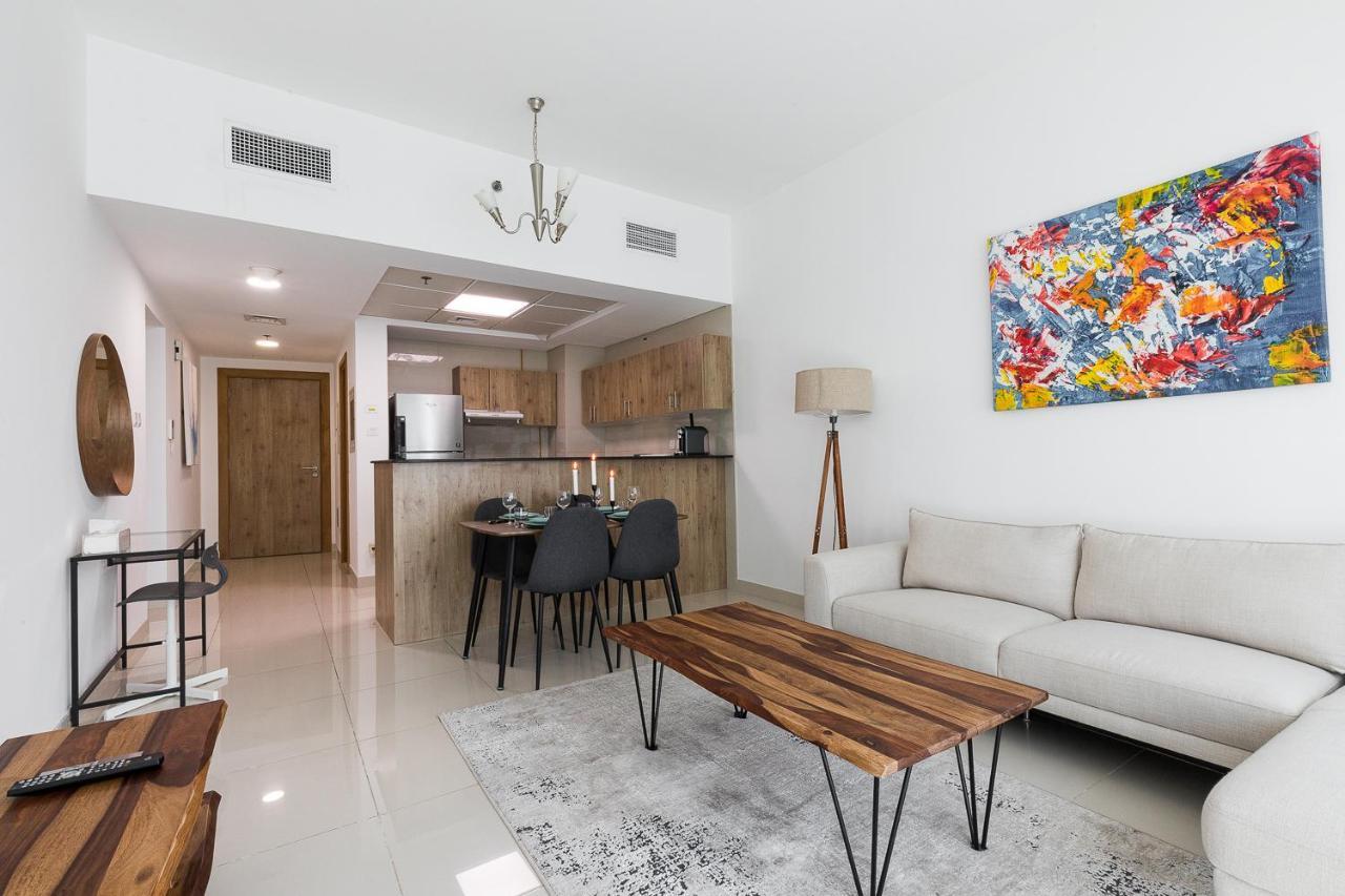 Semesterbostad Lovely Unit With Marina View Dubai