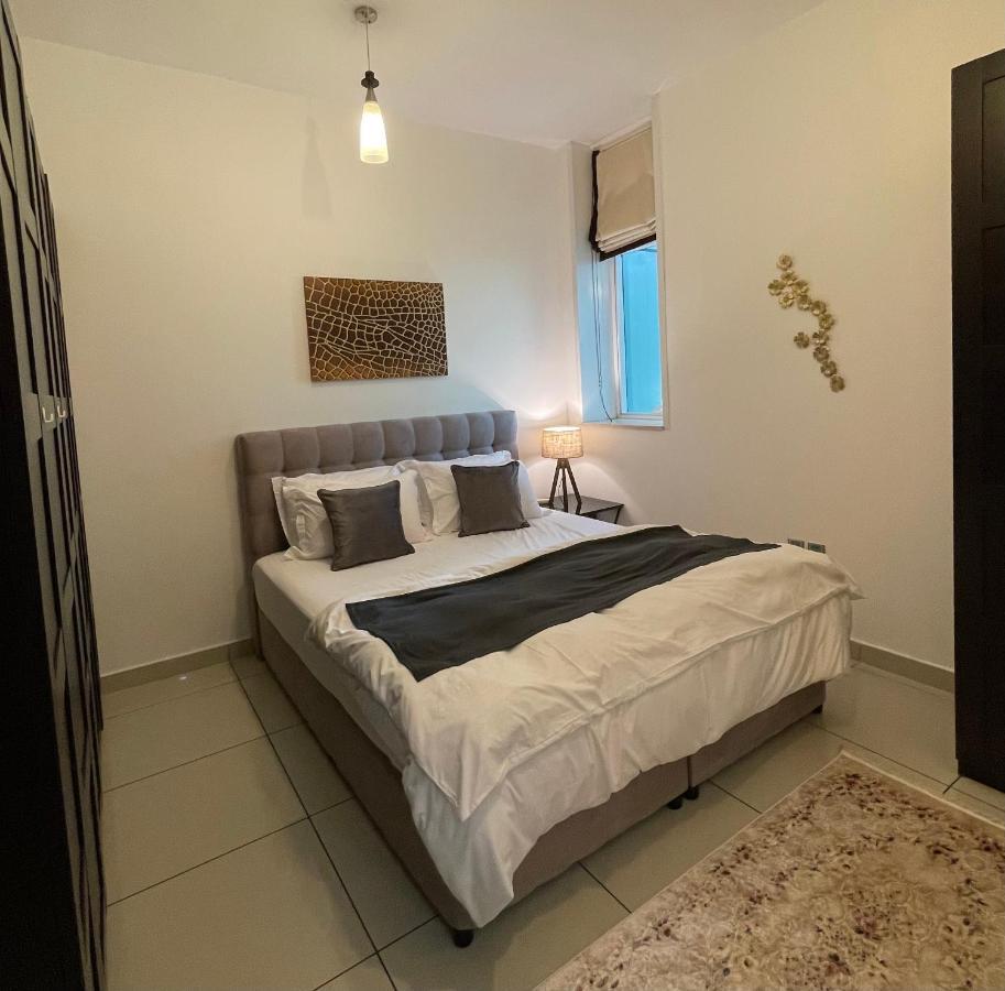 Sea View 1br - Marina Pinnacle Apartment