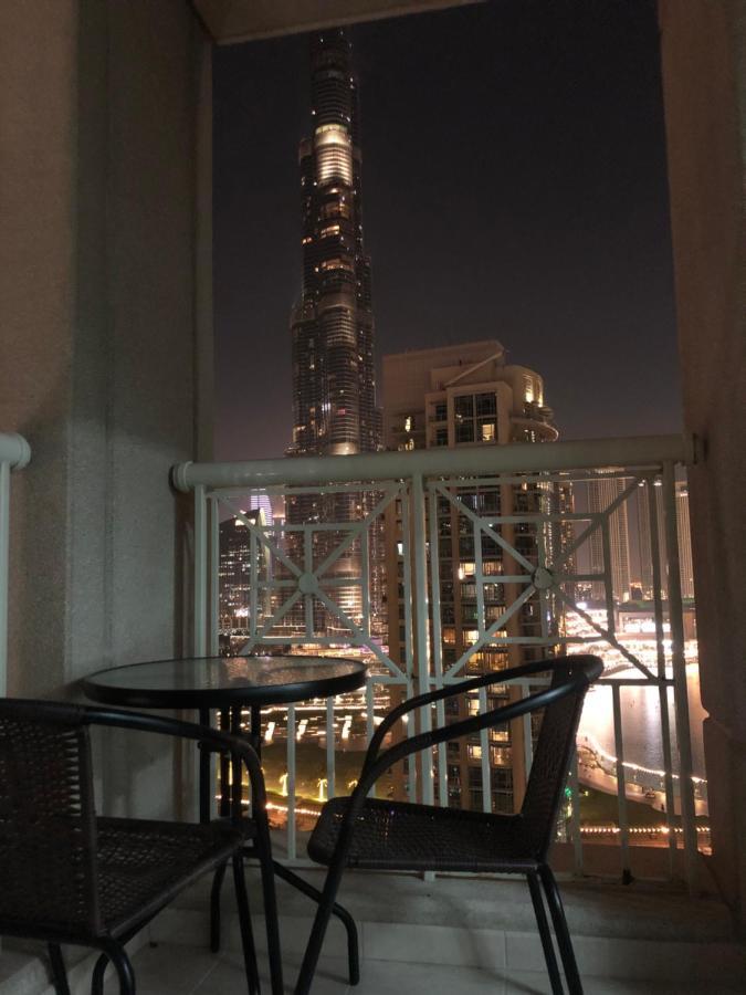 Downtown Boulevard One Bedroom Apt In 29 Blvd غرفة وصالة Burj & Fountain View Master Bedroom Plus 2 Single Beds In Living Apartemen