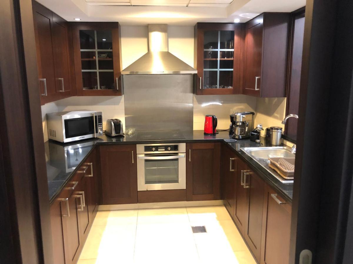 Downtown Boulevard One Bedroom Apt In 29 Blvd غرفة وصالة Burj & Fountain View Master Bedroom Plus 2 Single Beds In Living Apartemen