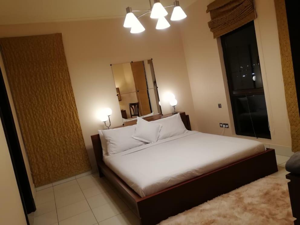 Burj Area - 5min Walk - Luxury 2 Bedroom *