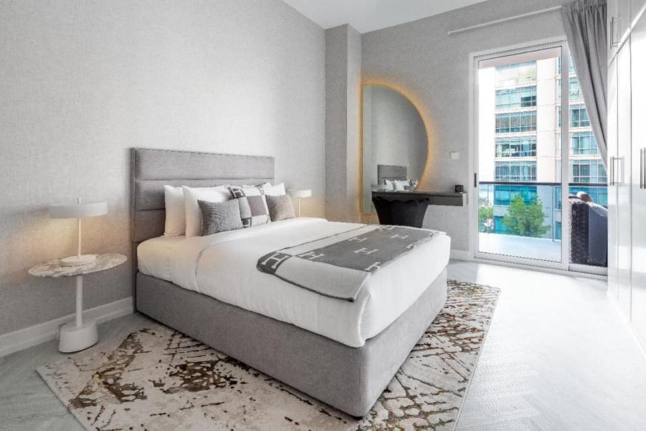 Azure, Marina - Majestic Two Bedroom Dubai