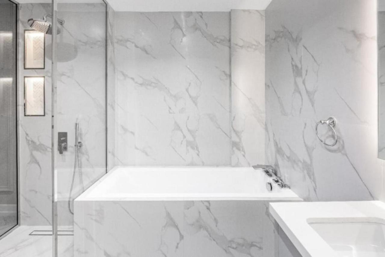 Azure, Marina - Majestic Two Bedroom Lejlighed